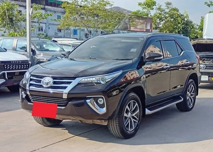 2019 Toyota Fortuner V · SUV · 2.8 4WD AT — photo 1 of 15