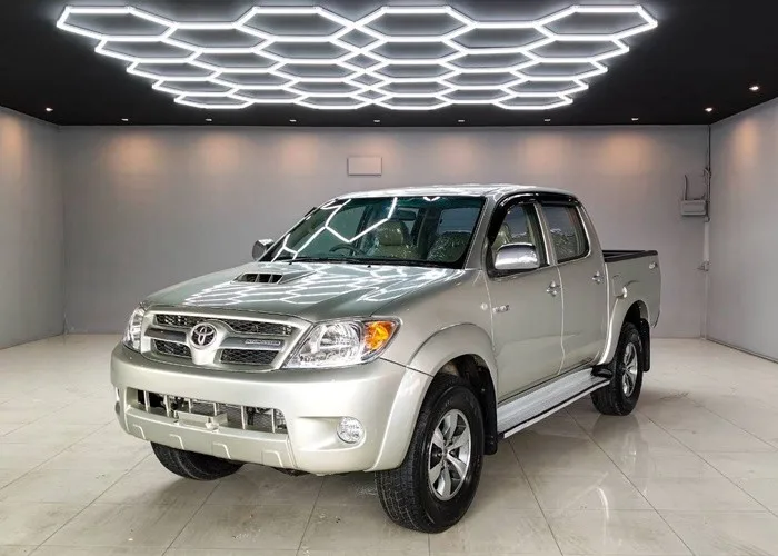2006 Toyota Hilux Vigo E · Double Cab · 2.5 4WD MT — photo 1 of 17