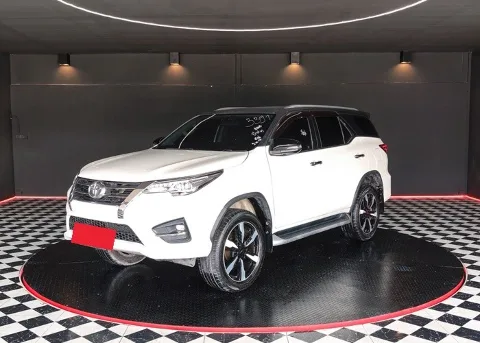 2019 Toyota Fortuner V · SUV · 2.8 4WD AT