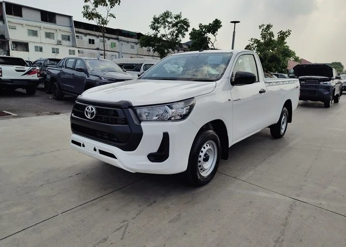 2026 Toyota Hilux Revo Entry · Single Cab · 2.4 2WD AT — photo 1 of 15