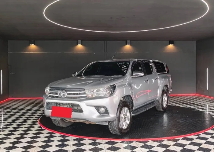 2017 Toyota Hilux Revo E · Double Cab · 2.4 2WD AT — photo 1 of 15