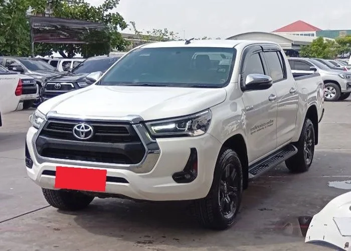 2022 Toyota Hilux Revo Entry · Double Cab · 2.4 2WD AT — photo 1 of 13