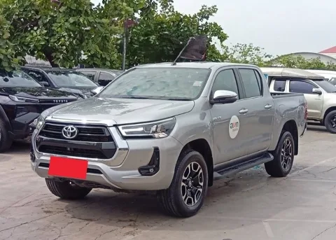 2021 Toyota Hilux Revo Hight · Double Cab · 2.8 4WD AT