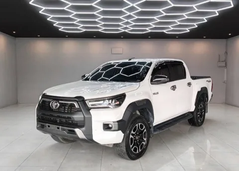 2023 Toyota Hilux Revo Mid · Double Cab · 2.4 2WD AT