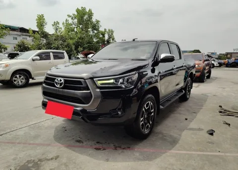 2021 Toyota Hilux Revo Mid · Double Cab · 2.4 4WD MT