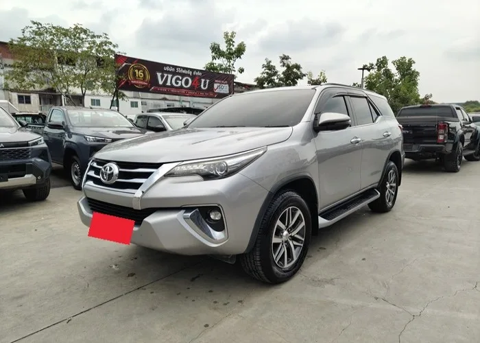2020 Toyota Fortuner V · SUV · 2.4 2WD AT — photo 1 of 15