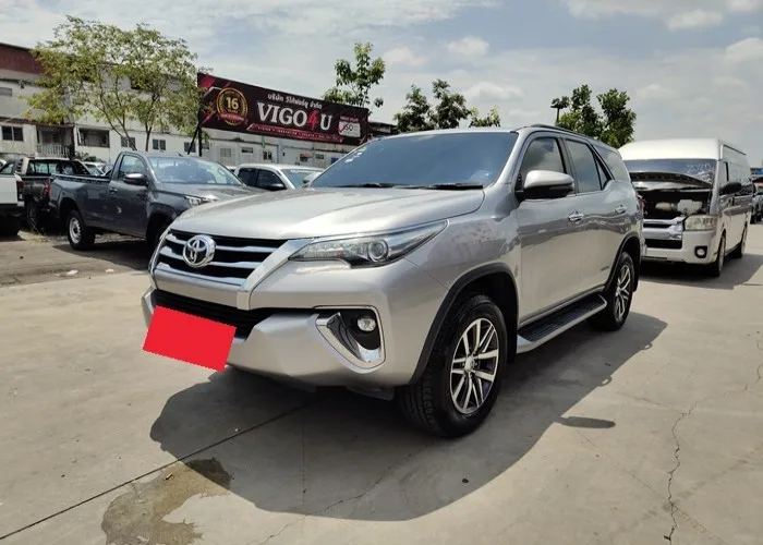 2019 Toyota Fortuner V · SUV · 2.8 4WD AT — photo 1 of 13