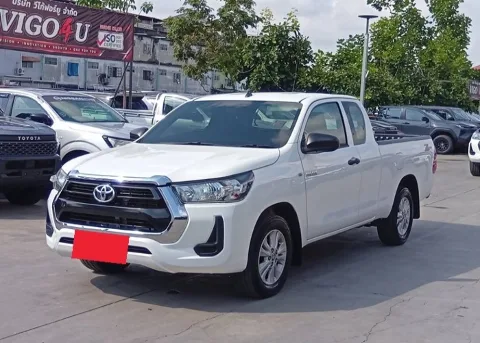 2020 Toyota Hilux Revo Mid · Smart Cab · 2.4 2WD AT