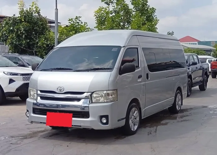 2017 Toyota Commuter Van · 3.0 2WD MT — photo 1 of 13