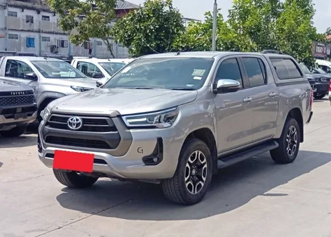 2021 Toyota Hilux Revo Mid · Double Cab · 2.4 2WD AT
