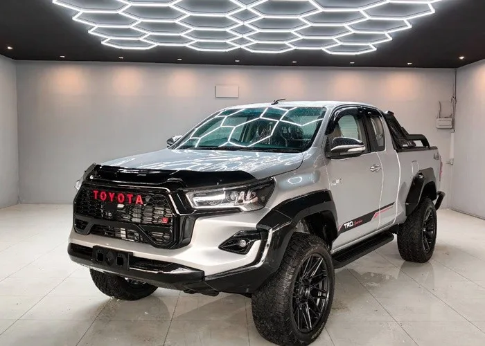 2016 Toyota Hilux Revo E · Smart Cab · 2.4 4WD MT — photo 1 of 16