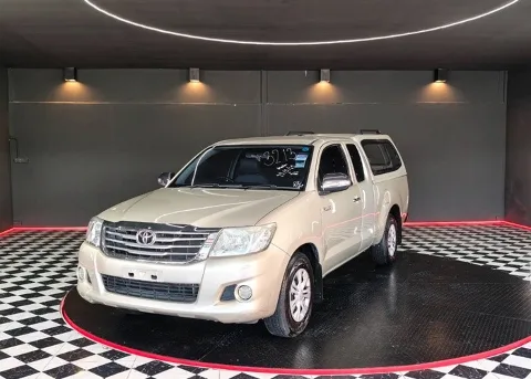 2013 Toyota Hilux Vigo J · Smart Cab · 2.7 2WD MT