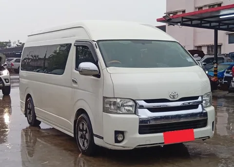 2020 Toyota Commuter Van · 3.0 2WD AT