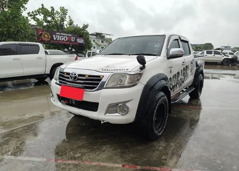 2013 Toyota Hilux Vigo E · Double Cab · 2.7 2WD MT