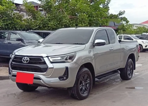 2022 Toyota Hilux Revo Mid · Smart Cab · 2.4 4WD MT