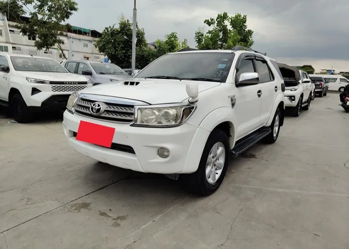2011 Toyota Fortuner V · SUV · 3.0 4WD AT — photo 1 of 15