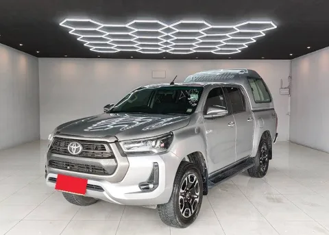 2021 Toyota Hilux Revo Mid · Double Cab · 2.4 4WD MT