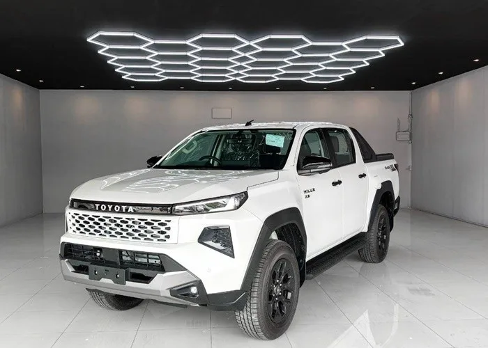 2026 Toyota Hilux Travo Overland · Double Cab · 2.8 2WD AT — photo 1 of 18