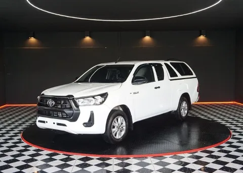 2020 Toyota Hilux Revo Mid · Smart Cab · 2.4 2WD AT