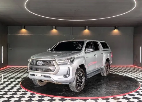 2021 Toyota Hilux Revo Mid · Double Cab · 2.4 4WD MT