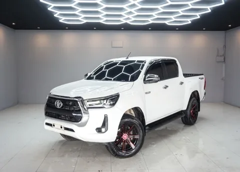 2022 Toyota Hilux Revo Mid · Double Cab · 2.4 2WD AT