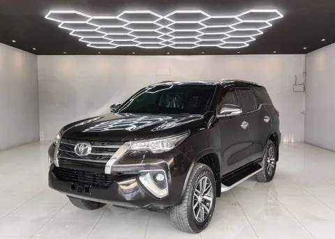 2018 Toyota Fortuner V · SUV · 2.4 2WD AT