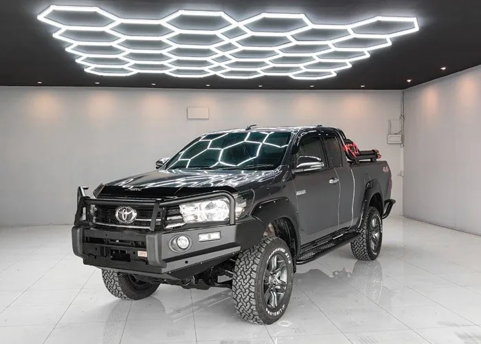 2018 Toyota Hilux Revo E · Smart Cab · 2.4 4WD AT — photo 1 of 17