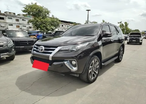 2015 Toyota Fortuner V · SUV · 2.8 4WD AT