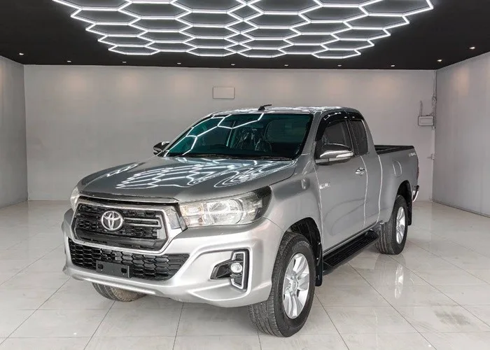 2016 Toyota Hilux Revo E · Smart Cab · 2.4 2WD AT — photo 1 of 16