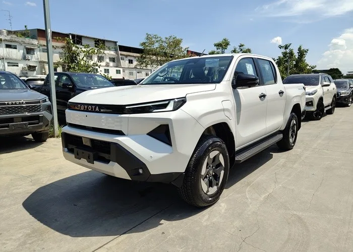 2026 Toyota Hilux Travo EV · Double Cab · 4WD AT — photo 1 of 18