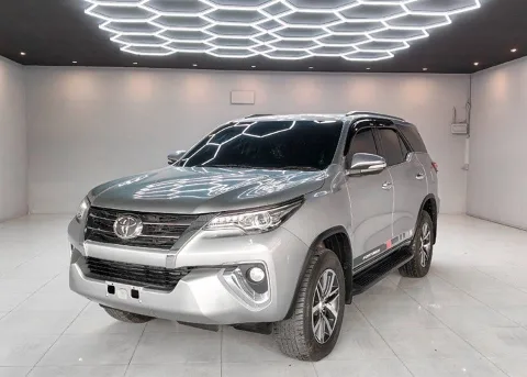 2017 Toyota Fortuner V · SUV · 2.4 2WD AT