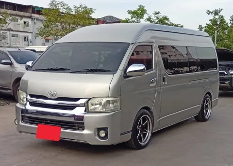 2016 Toyota Commuter Van · 3.0 2WD MT