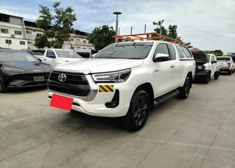 2022 Toyota Hilux Revo Mid · Smart Cab · 2.4 4WD MT