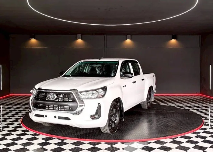 2022 Toyota Hilux Revo Entry · Double Cab · 2.4 2WD AT — photo 1 of 17