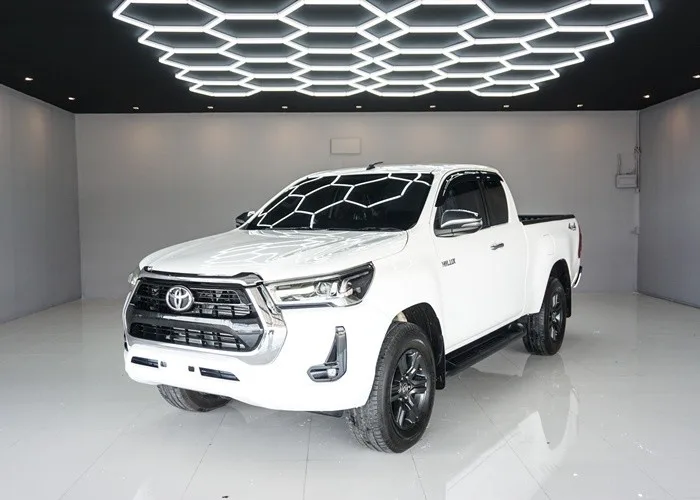 2022 Toyota Hilux Revo Mid · Smart Cab · 2.4 4WD MT — photo 1 of 16