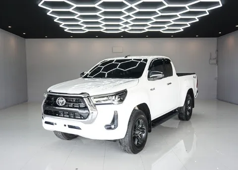 2022 Toyota Hilux Revo Mid · Smart Cab · 2.4 4WD MT