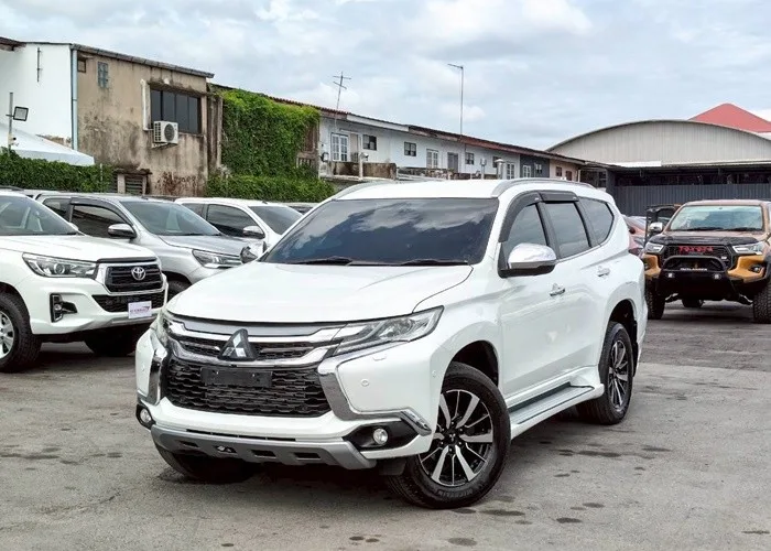 2019 MITSUBISHI SUV 2.4 4WD AT White SUV · Automatic — photo 1 of 18