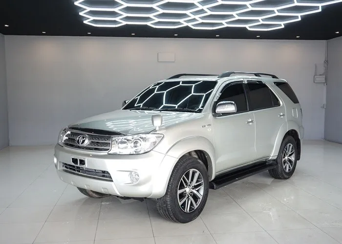 2006 Toyota Fortuner V · SUV · 2.7 4WD AT — photo 1 of 17