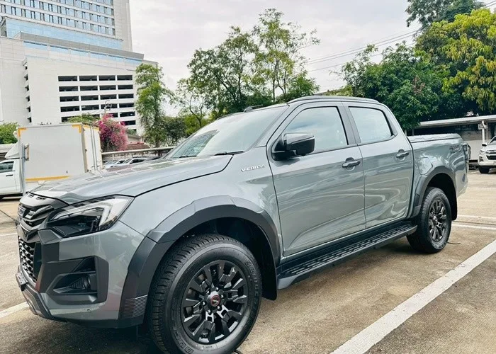 2026 Isuzu V-cross Double Cab · 3.0 4WD AT — photo 1 of 9