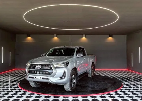 2021 Toyota Hilux Revo Mid · Smart Cab · 2.4 4WD MT