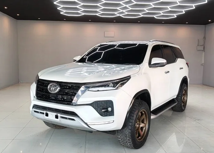 2021 Toyota Fortuner Legender · SUV · 2.4 4WD AT — photo 1 of 18