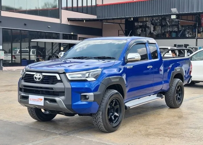 2012 Toyota Hilux Vigo J · Smart Cab · 2.7 4WD AT — photo 1 of 16