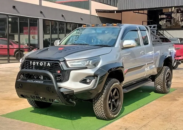 2013 Toyota Hilux Vigo J · Smart Cab · 2.7 4WD AT — photo 1 of 15