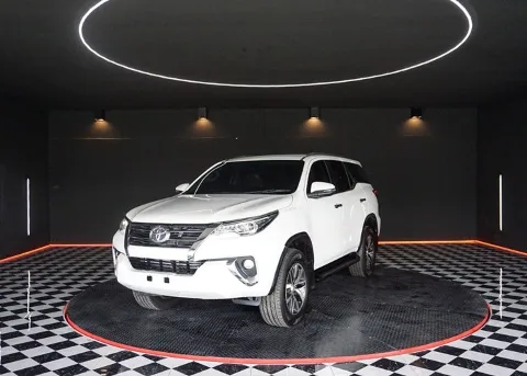 2015 Toyota Fortuner V · SUV · 2.8 4WD AT