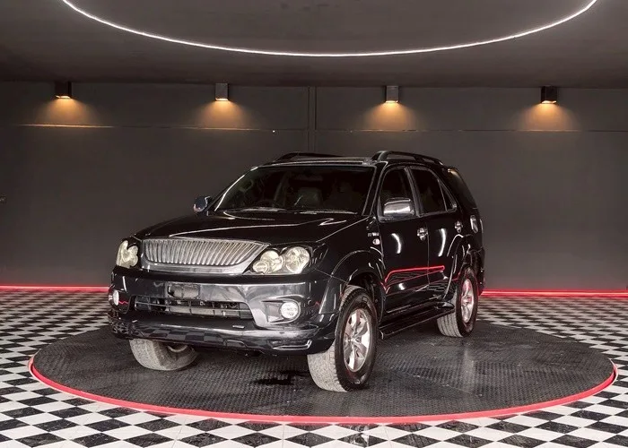 2005 Toyota Fortuner V · SUV · 2.7 4WD AT — photo 1 of 17