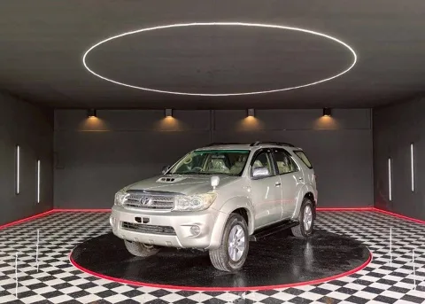 2010 Toyota Fortuner V · SUV · 3.0 4WD AT