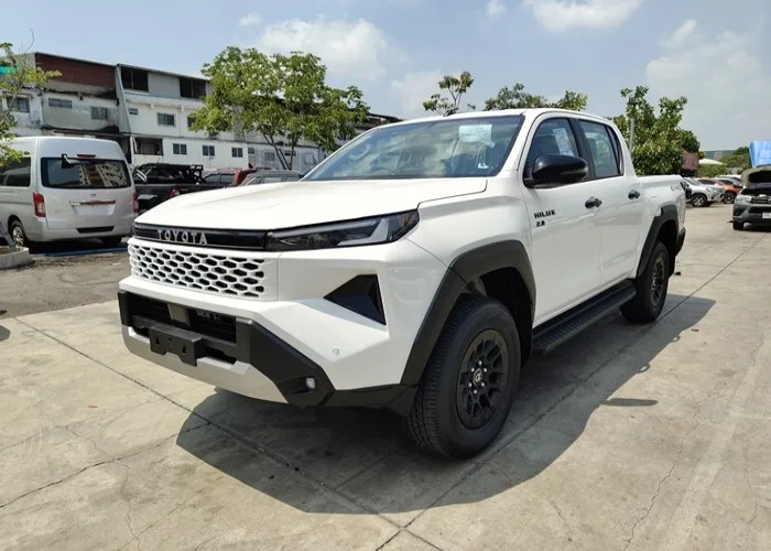 2026 Toyota Hilux Travo 4TREX Premium · Double Cab · 2.8 4WD MT — photo 1 of 15