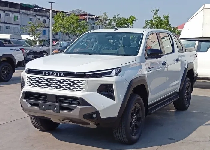 2026 Toyota Hilux Travo Overland Plus · Double Cab · 2.8 4WD AT — photo 1 of 17