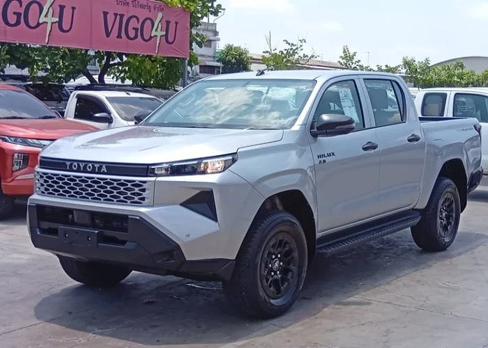 2026 Toyota Hilux Travo Smart · Double Cab · 2.8 2WD AT — photo 1 of 15