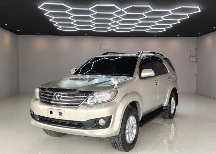2012 Toyota Fortuner V · SUV · 3.0 4WD AT — photo 1 of 17
